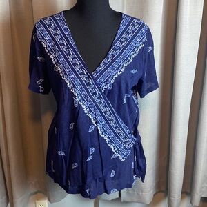 New Directions Women’s Faux Wrap Blue Top sz L NWT